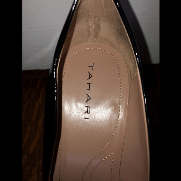 Tahari Black Patent Leather Heels 3.5" - Picture 2 of 5
